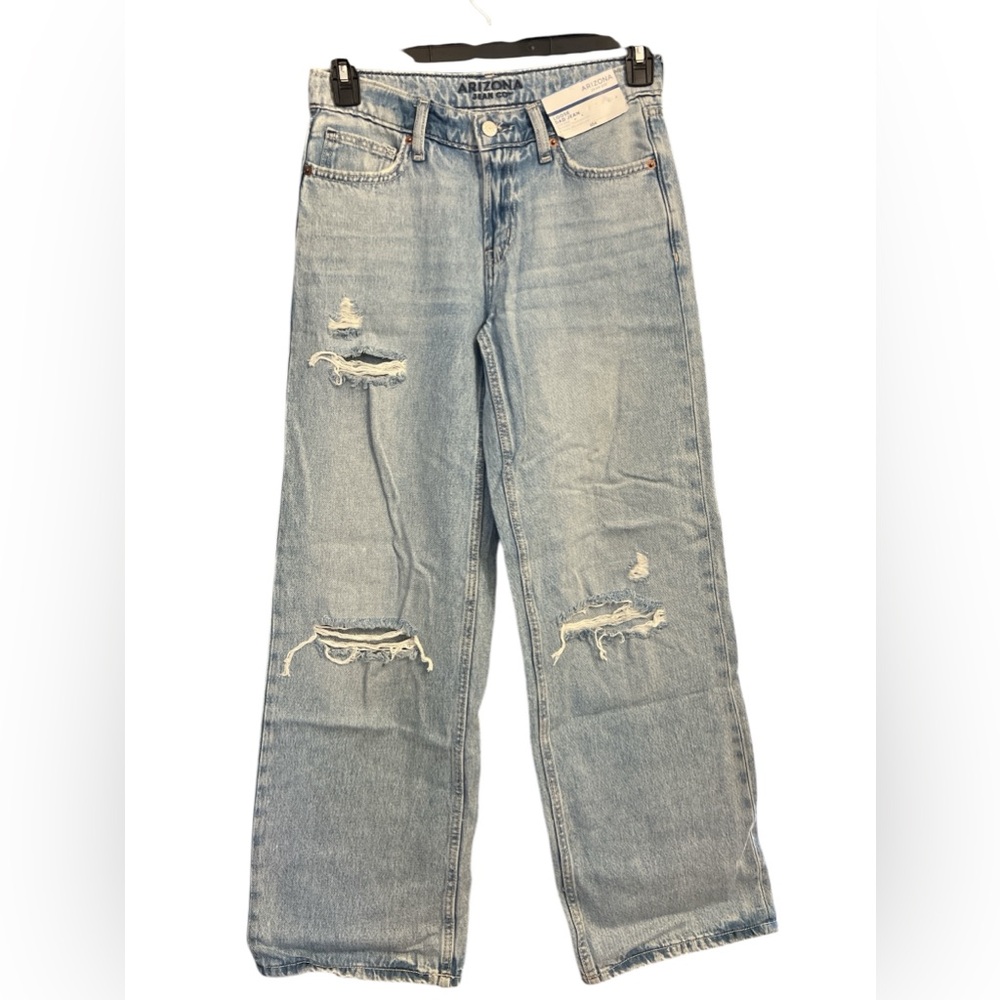 Arizona Women’s Jean’s size 3 Loose Dad Low-rise Slouchy Relaxed Leg Light Blue